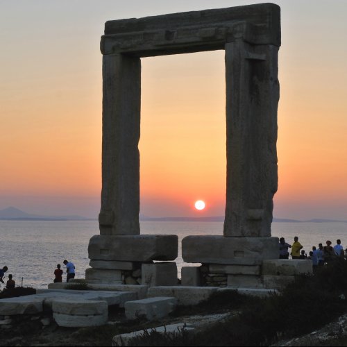 Cyclades hiking paths. Explore Naxos and Amorgos