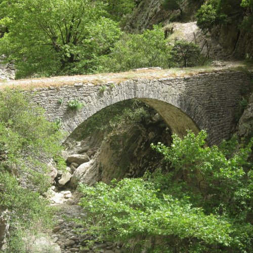 Walking and sightseeing short stay in Mainland Greece