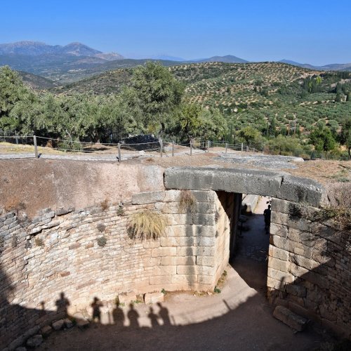 Southern Greece. Wonders of Classical Greece; culture and hiking from Delphi to Epidaurus