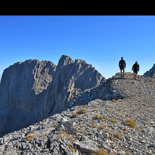Ένα απαιτητικό ταξίδι περιπέτειας από το Αιγαίο προς το Ιόνιο. Πεζοπορία στον Όλυμπο, τα Μετέωρα, τη Χαράδρα του Βίκου και την Κέρκυρα