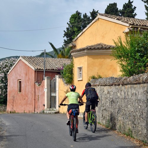 Corfou à VTT : À travers des oliveraies et des villages traditionnels