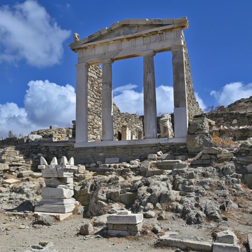 Cyclades, îles de lumière. Randonnée et culture à Santorin et Naxos, avec Délos et Mykonos