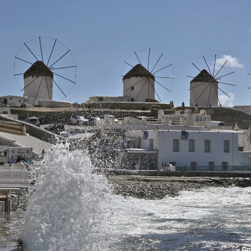 Cyclades, îles de lumière. Randonnée et culture à Santorin et Naxos, avec Délos et Mykonos