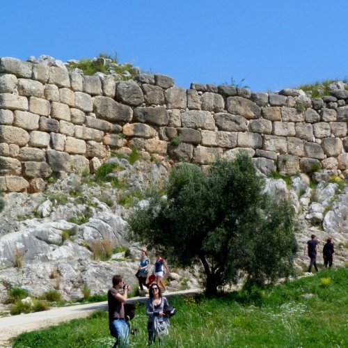 Southern Greece. Wonders of Classical Greece; culture and hiking from Delphi to Epidaurus