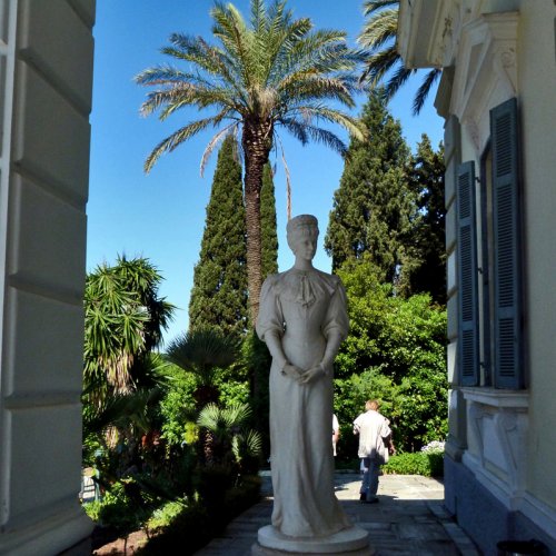 Ένα απαιτητικό ταξίδι περιπέτειας από το Αιγαίο προς το Ιόνιο. Πεζοπορία στον Όλυμπο, τα Μετέωρα, τη Χαράδρα του Βίκου και την Κέρκυρα