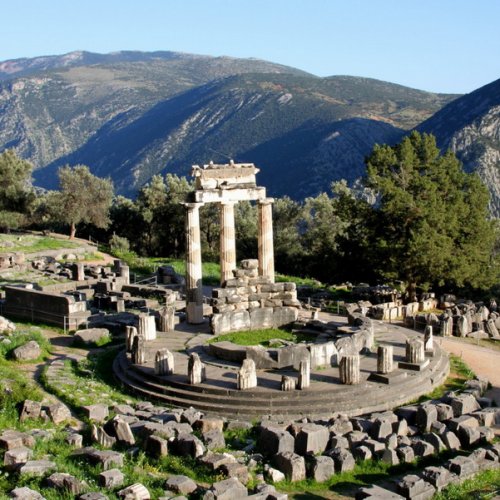 Classical Archeological Tour. Peloponnese, Delphi and Meteors