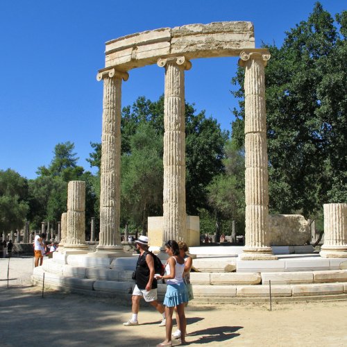 Classical Archeological Tour. Peloponnese, Delphi and Meteors